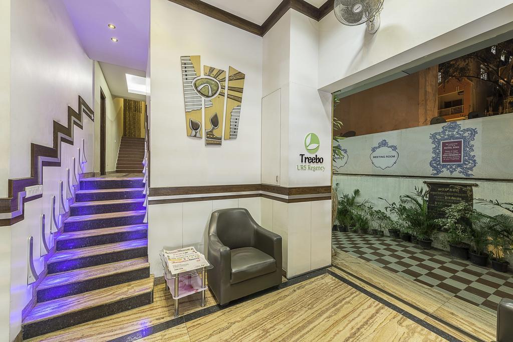 ホテル Treebo Trip Grand Regency バンガロール エクステリア 写真
