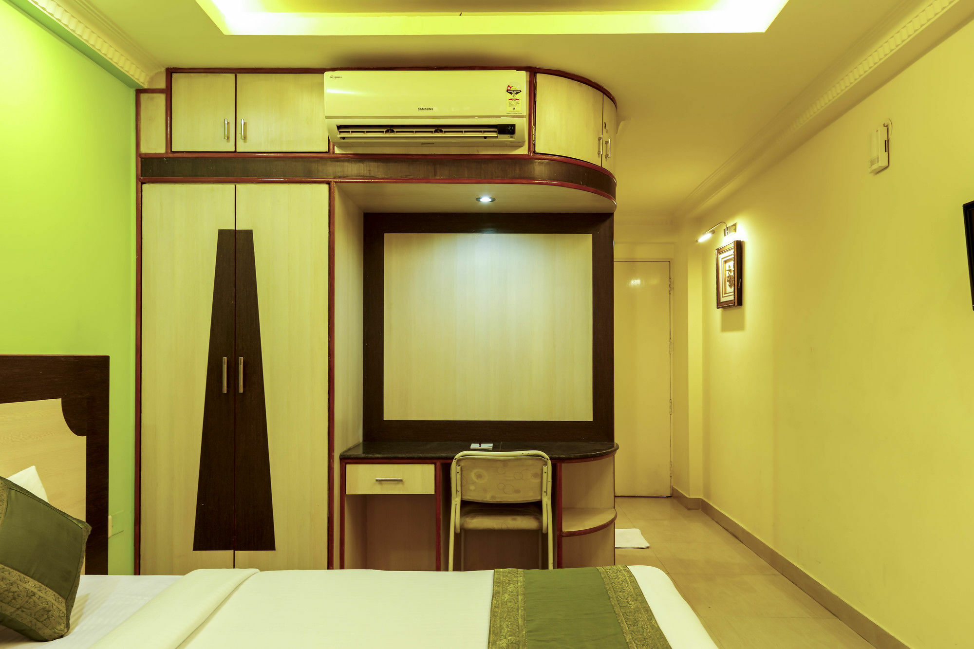 ホテル Treebo Trip Grand Regency バンガロール エクステリア 写真